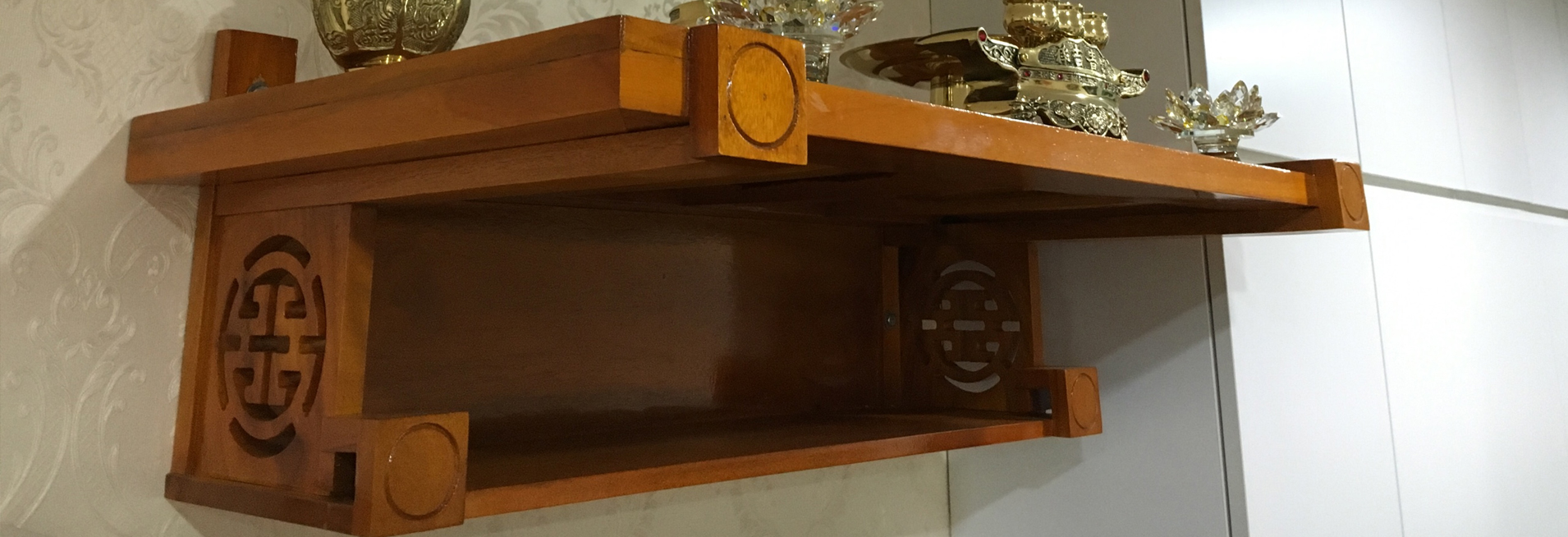 Bàn thờ treo tường